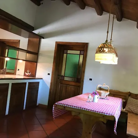 Ca' Poldo - Casale Dei Fiori ファームステイ